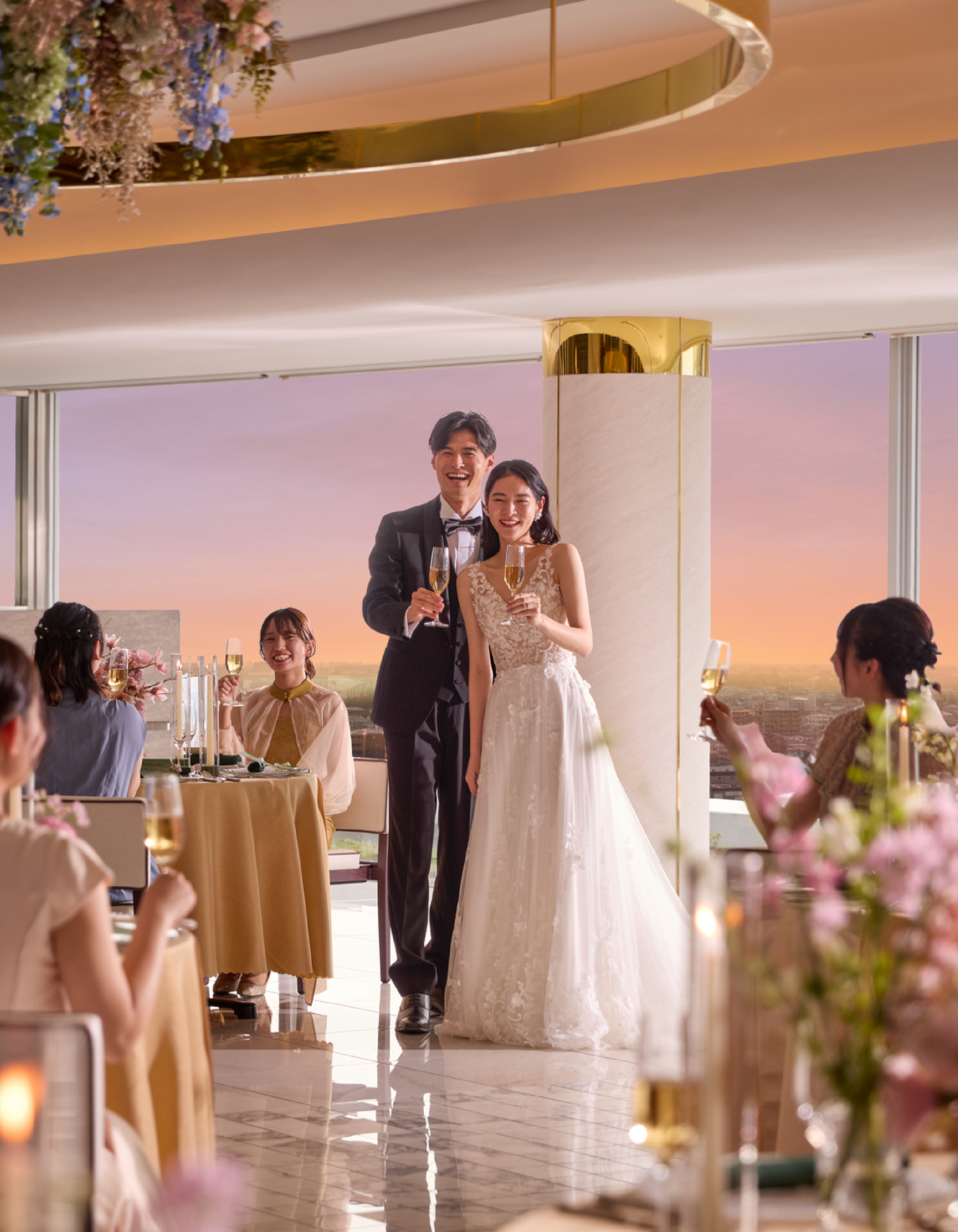 MAIN DINING メインダイニング